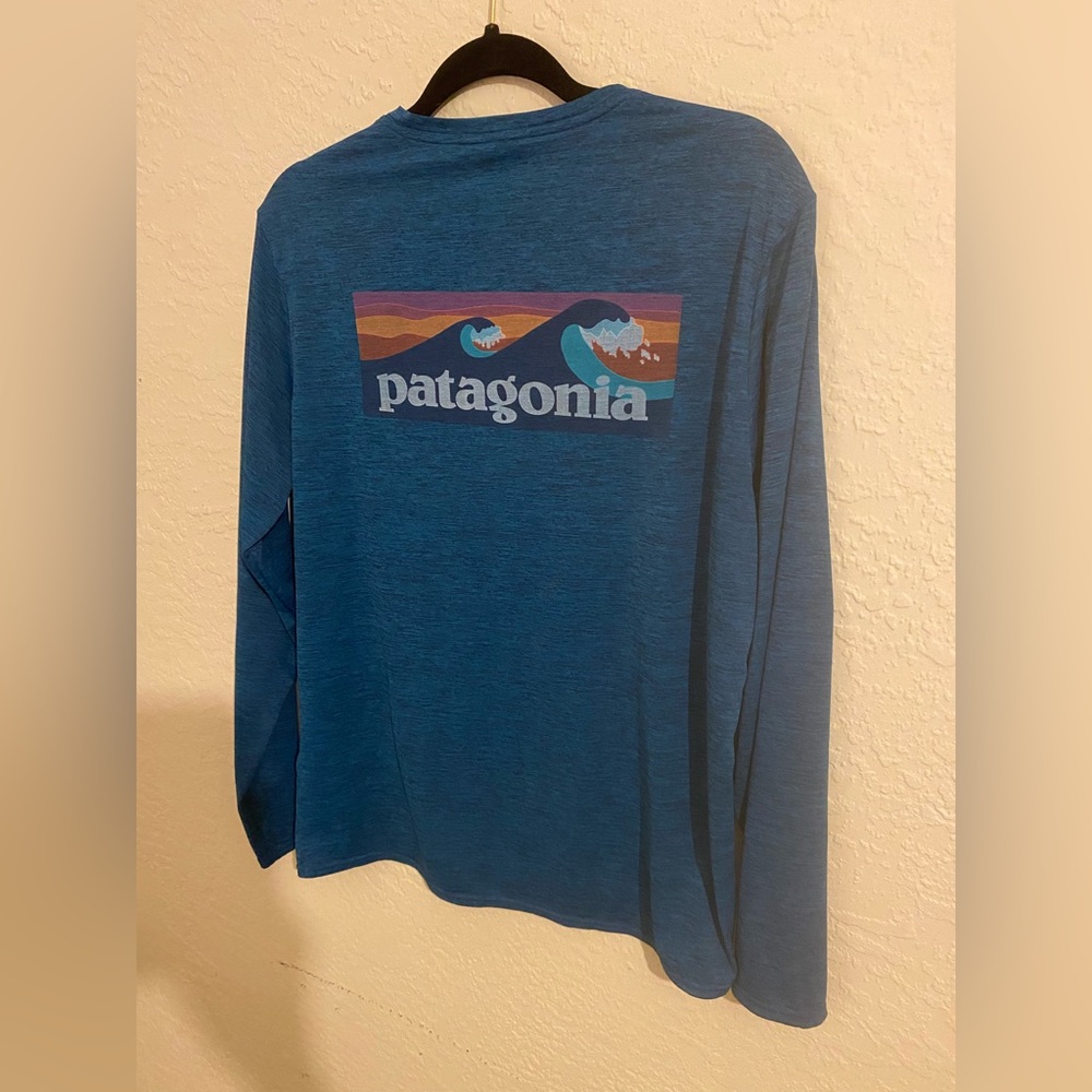 Blue Patagonia Men's Medium Long-Sleeved Capilene Cool Daily Graphic Shirt